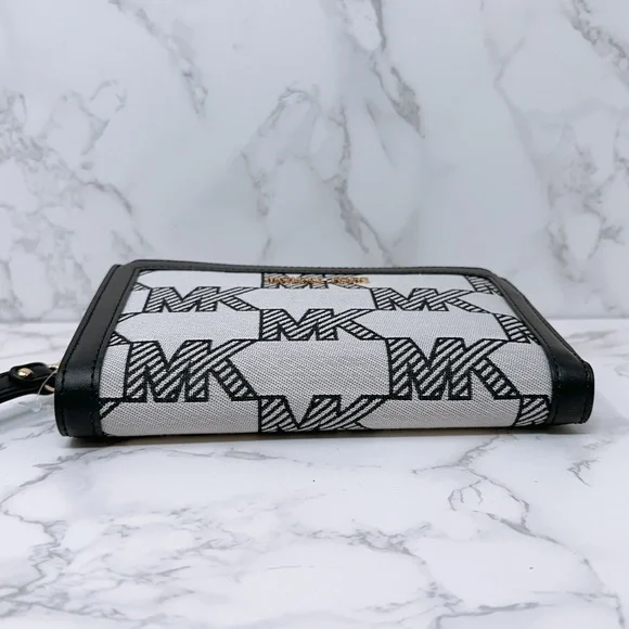 Michael Kors wallet - Picture 3 of 8